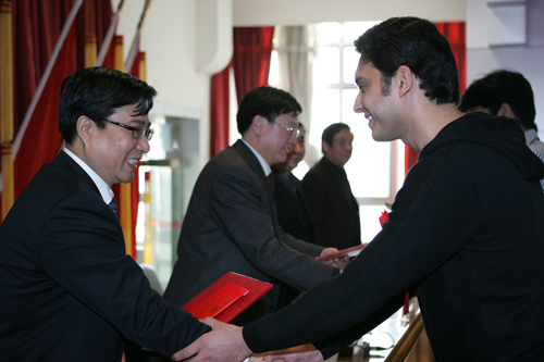 Hebei North University Held a Praise Meeting for Foreign Students