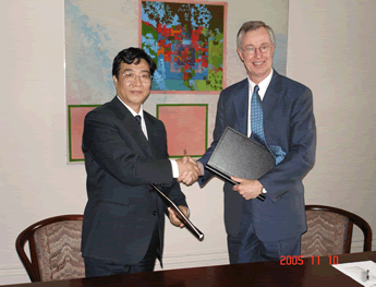 Principal Zhang Li Led the Delegation to Visit Adelaide University